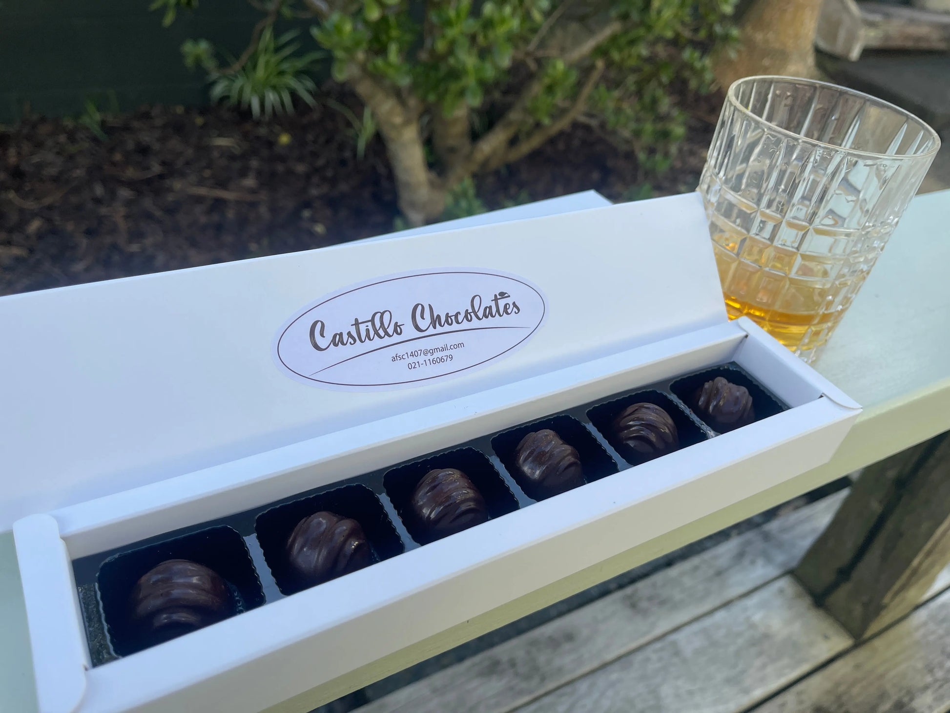 Pack 6 Belgian Dark chocolate bonbons with single malt whiskey ganache
